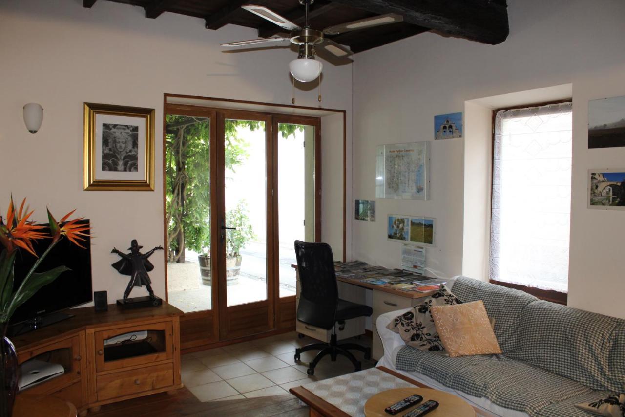 Le Chat Botte - Vankantiehuis In Languedoc-Roussillion Bed & Breakfast Routier Luaran gambar